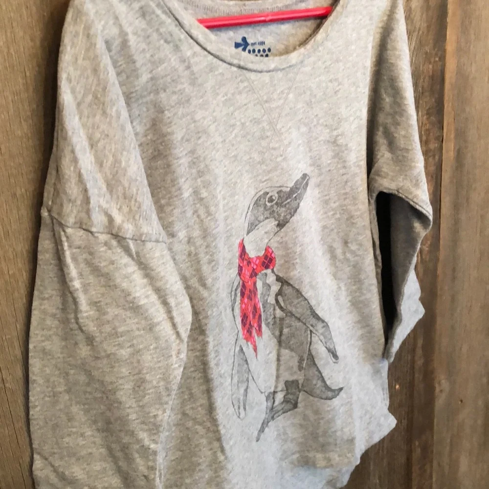 Old Navy Girls Graphic Penguin Dolman Top in Gray Size 8